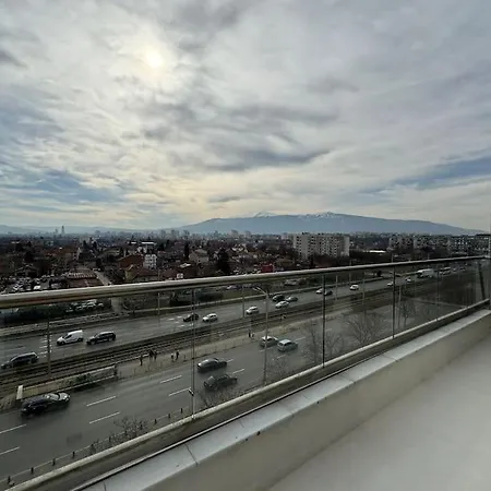 Panoramic View Near Airport Apartment *