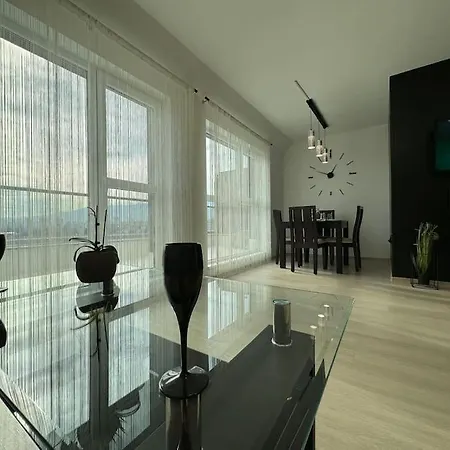 Panoramic View Near Airport Apartment *