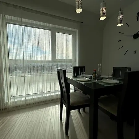 Apartment Panoramic View Near Airport